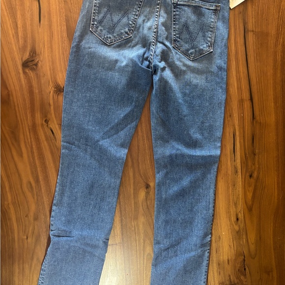 MOTHER | The Mid Rise Dazzler Ankle Fray | 27 - Picture 2 of 7